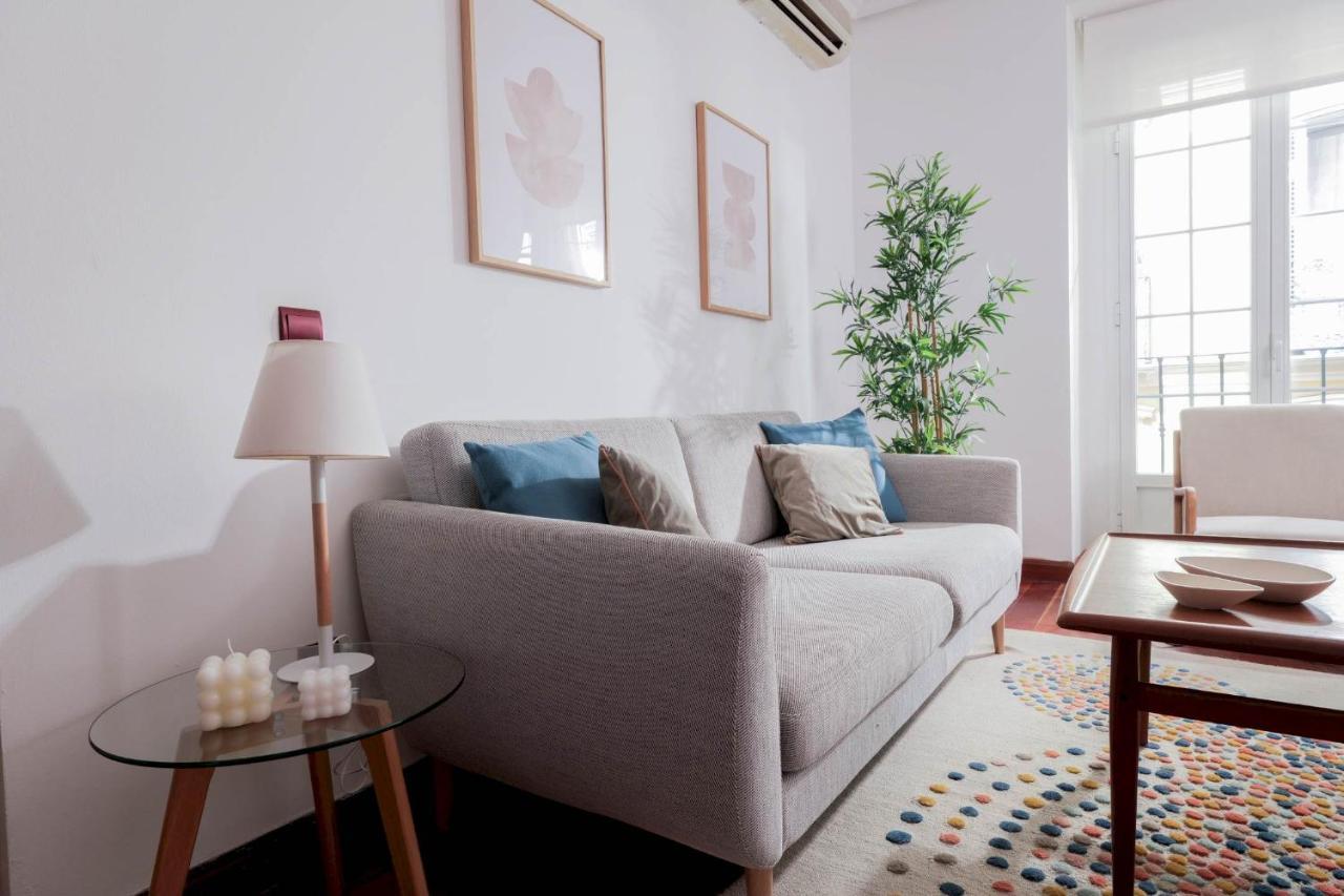One Bedroom Apartment In Chueca Мадрид Екстериор снимка